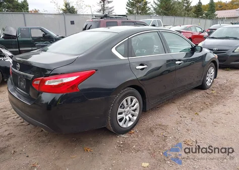2017 Nissan Altima 2.5 S z USA, uszkodzony, nr VIN 1N4AL3AP5HC159766